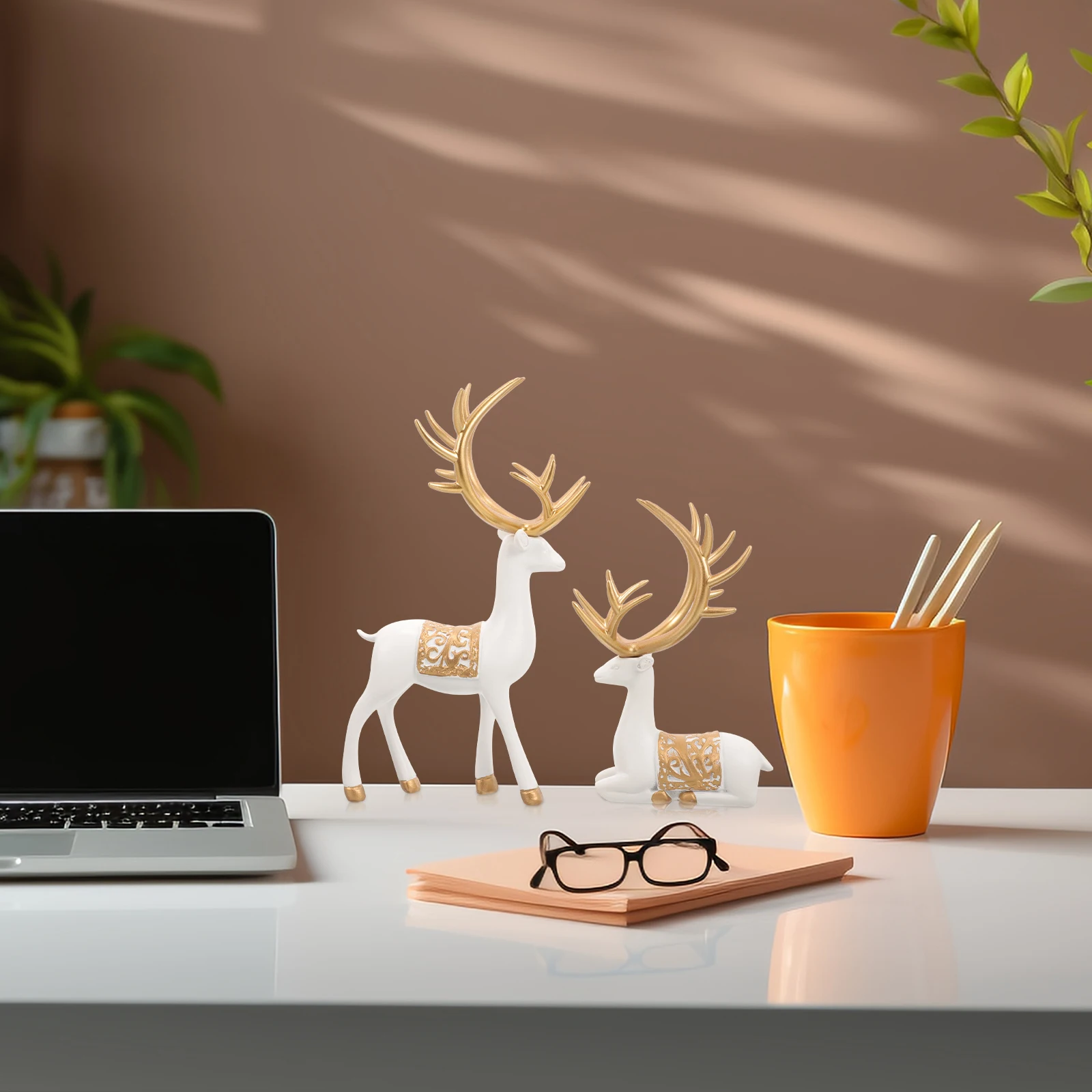 

Resin Reindeer Craft Ornament Christmas Deer Statues Figurine Table Decorations Elk Decor White Gold Pair