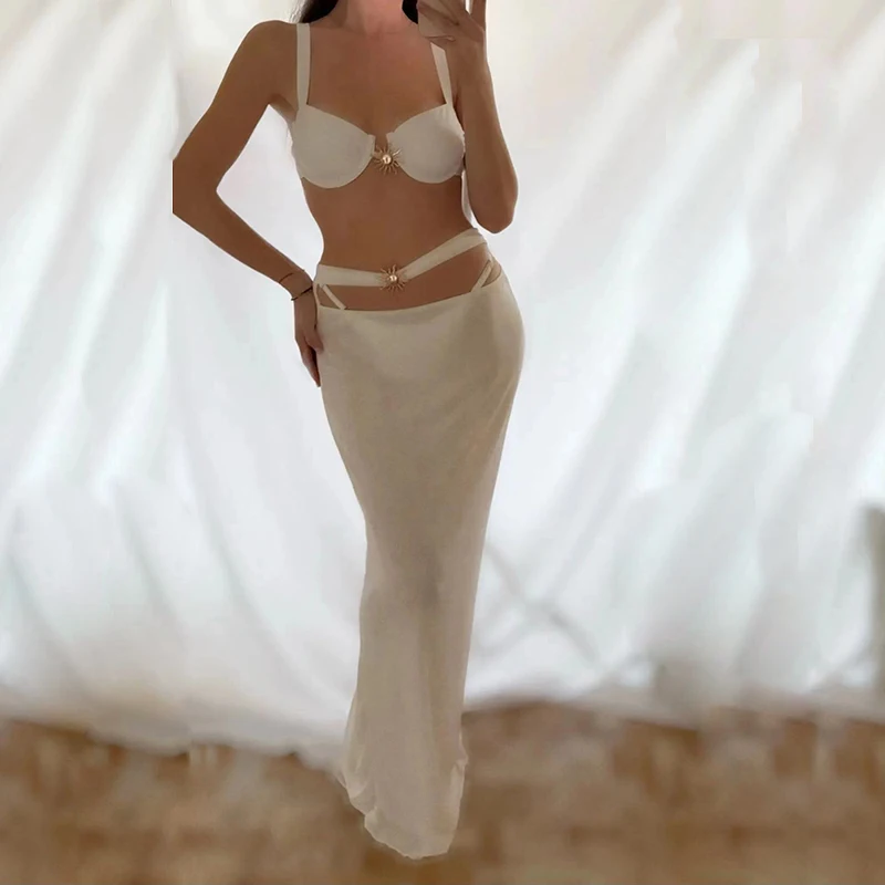 

Сексуальный комплект бикини из 3 предметов, женский бюстгальтер с металлическими украшениями, стринги, микро-бикини с длинной юбкой, новинка 2025, женское бикини, пляжная одежда