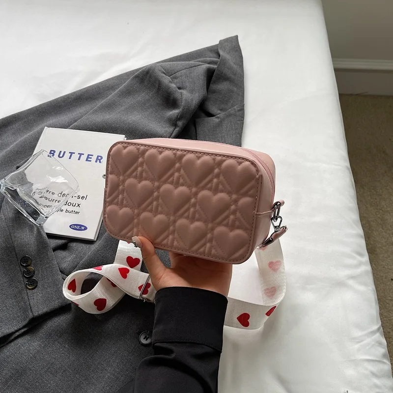 

​ ​ Лето 2022, классическая шикарная сумка-коробка для женщин, кошелек с вышивкой в виде сердца, подмышки, модная сумка через плечо, элегантная сумка Love Stitch