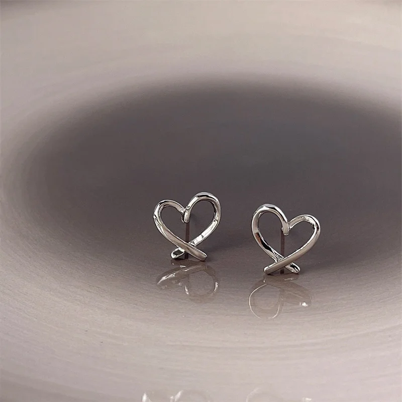 Cute Silver Color Hollow Heart Earrings For Women Sweet Girls Fashion Korean Simple Stud Earring Jewelry Party Accessories Gifts