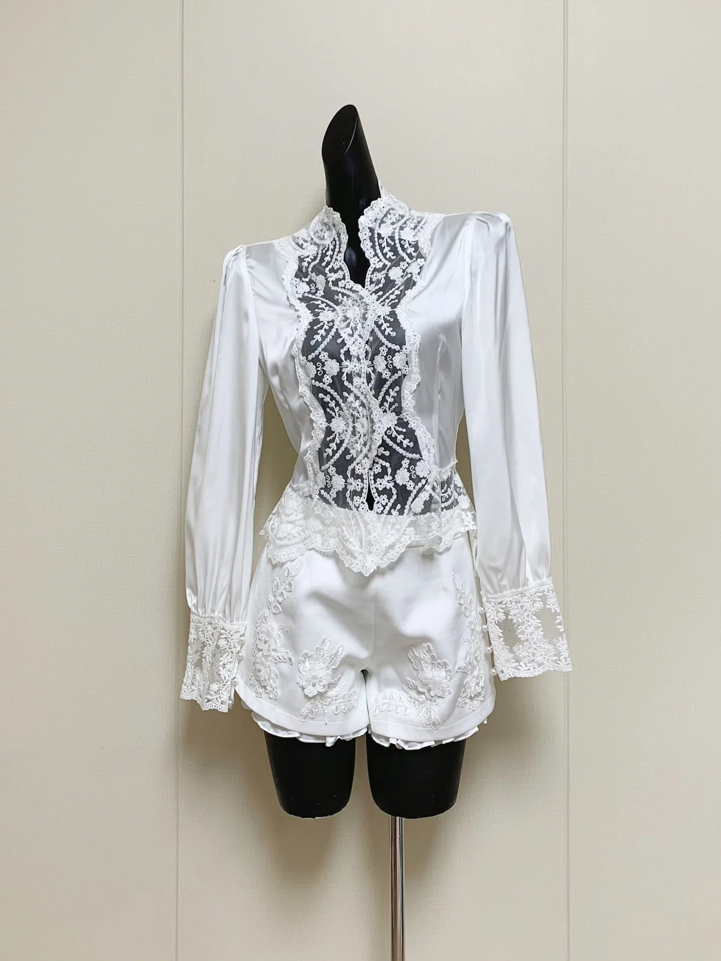 

Sequins Embroidery Women White Set Hollow Out Stand Collar Long Sleeve Shirt + High Waist Shorts Elegant Ladies Suit