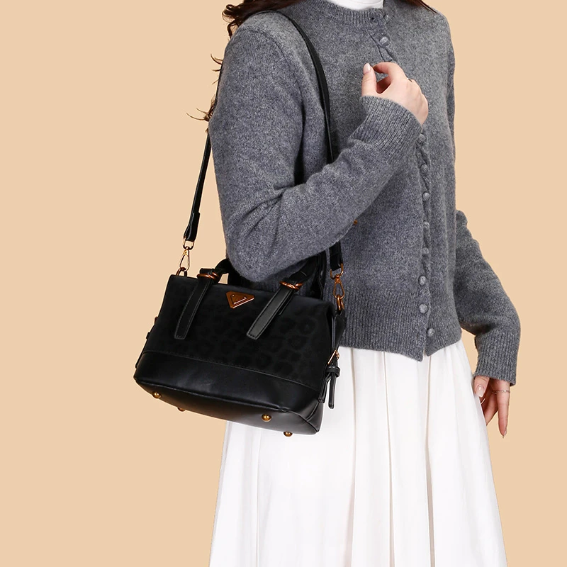 

Casual Women Messenger Bag Durable Saddle Leather Crossbody Purse Ladies Everyday Handbag Comfortable Strap