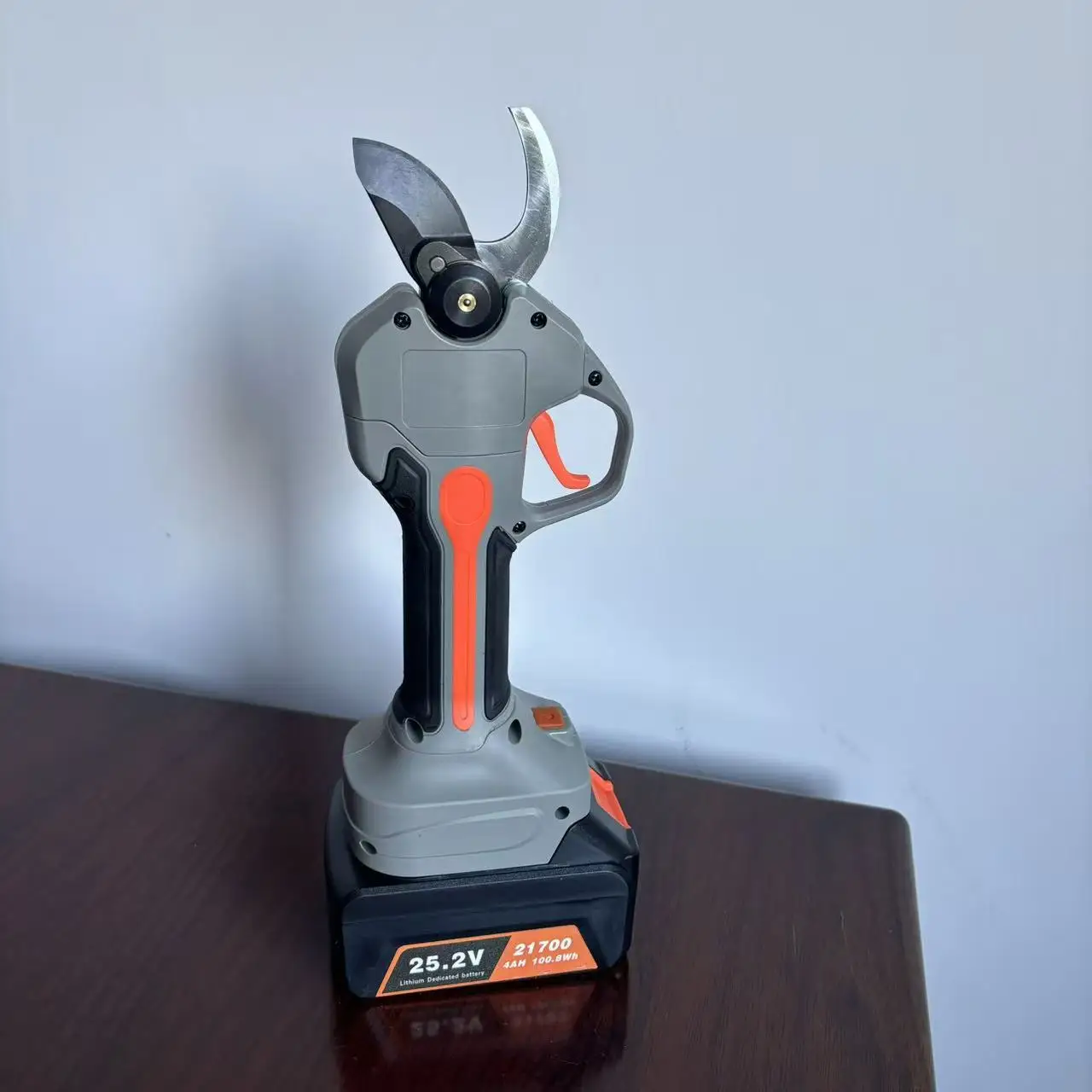 2025 Electric Lithi Battery Power Cordless Garden Scissors Wireless Pruning Shears DIY Pruner For Fruit Tree Branches