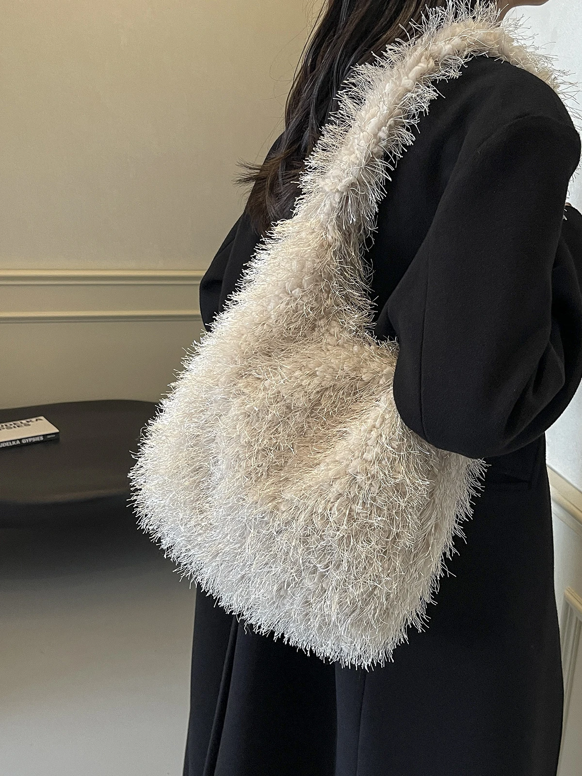 Autumn and Winter Super Popular  Furry Bag Women's 2024 New Commuter All-Match Shoulder Underarm Bag Fur Bag