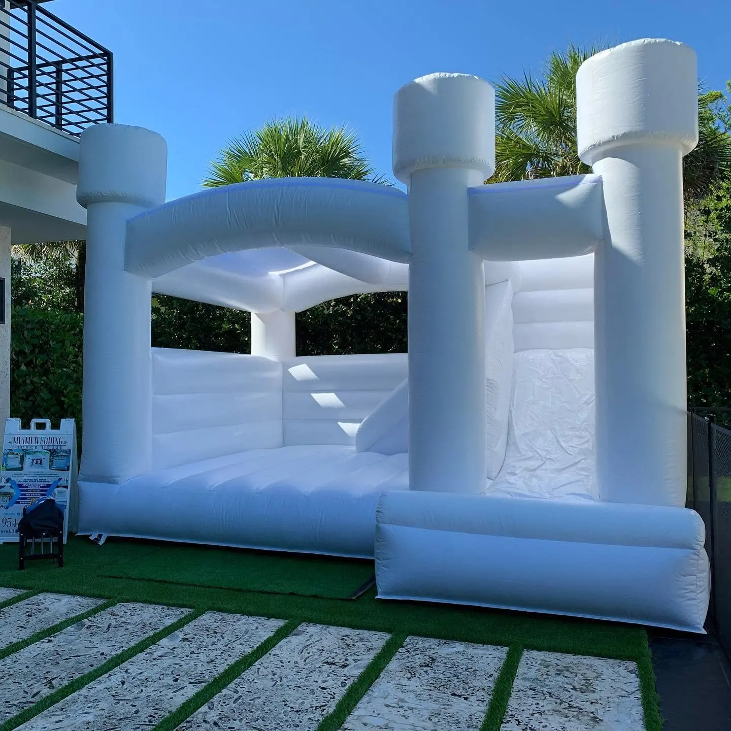 13/15ft Commercial PVC Bouncy Castle Jumping Bed Bounce House Inflatable White Bounce House With Slide For Wedding Party