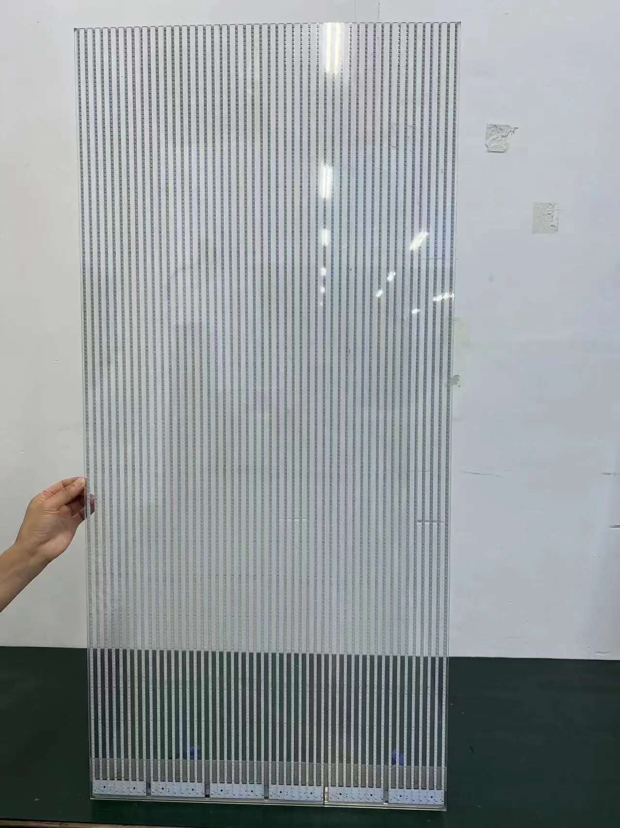 

Flexible Crystal Waterproof Display Film LED Screen Display High Transparency