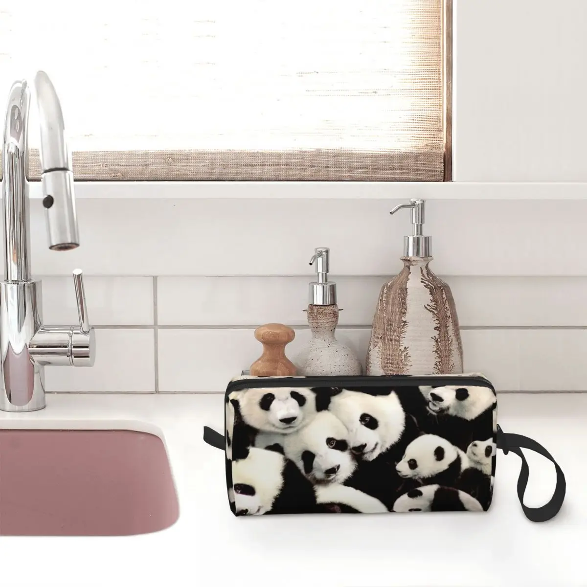 Pandas Bear Cute Cosmetic Bag for Women Makeup Bags Panda Pattern Travel Water Resistant Toiletry Bag Organizer Merch