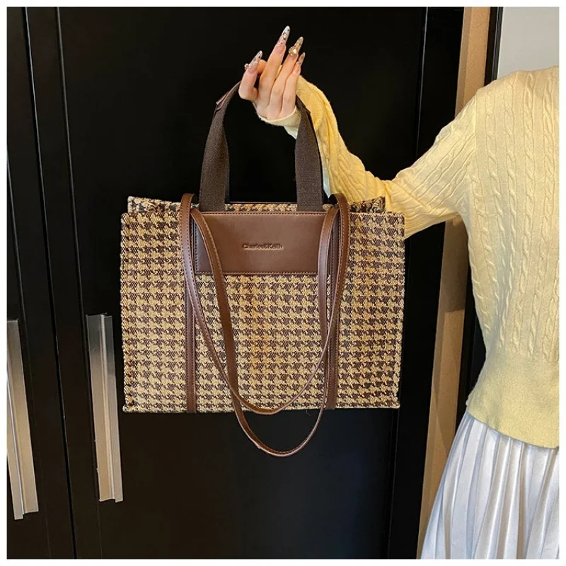 

Ladies Crossbody-Bag Crafted From Premium Leather Featuring Trendy Paris Vintage Lightweight Soft Daily Refined Look​