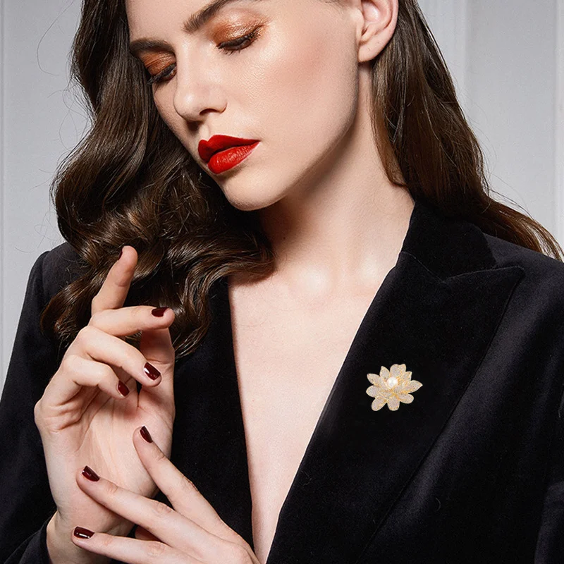 Spring and Summer New Corsage Japanese and Korean Style Elegant All-match Jacket Pin Pearl Stereo Lotus Brooch