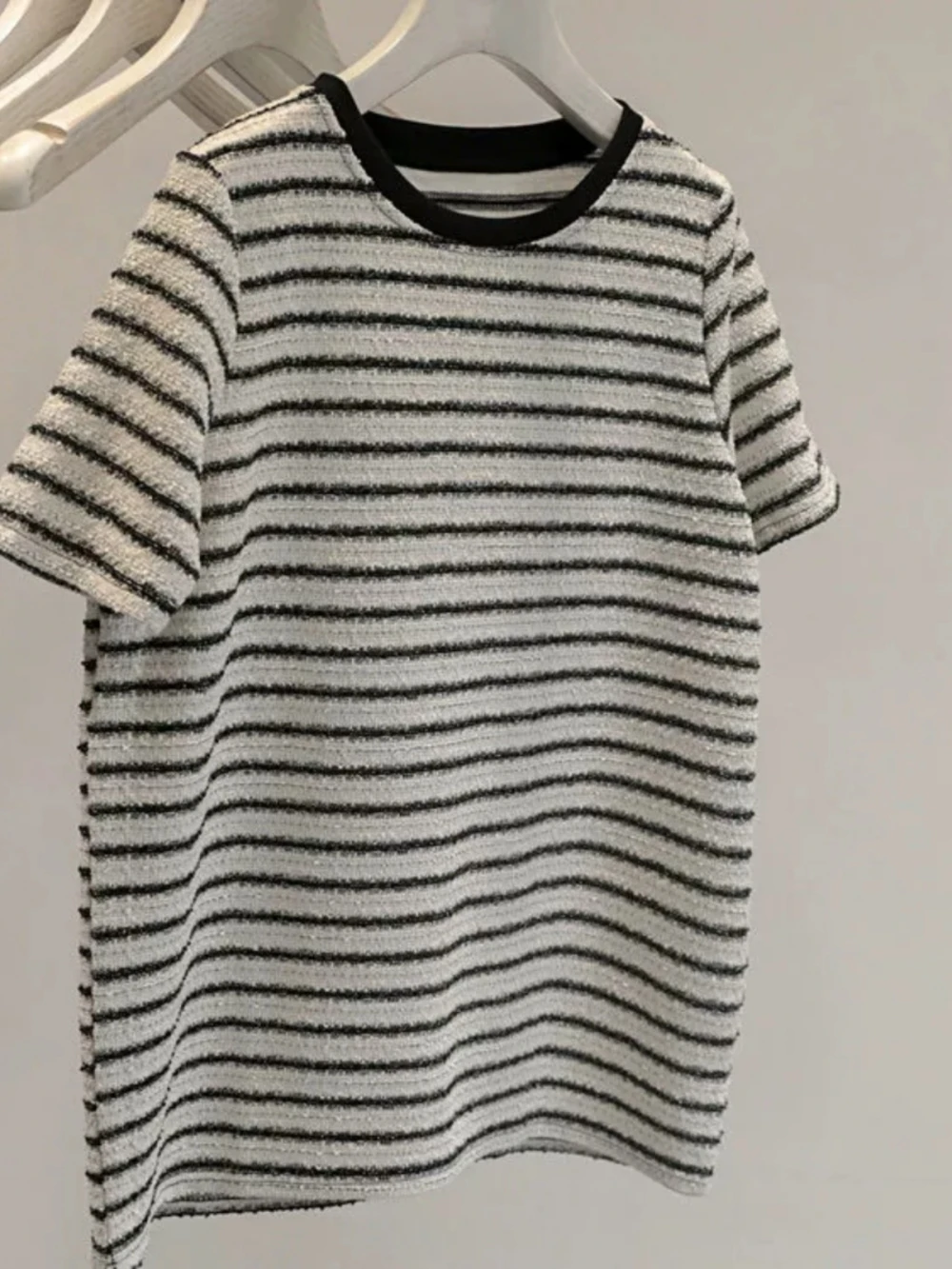 

plus Size Slimming Striped round Neck Short Sleeve T-Shirt Casual Lightweight Summer Top for Women And Pear Body Types