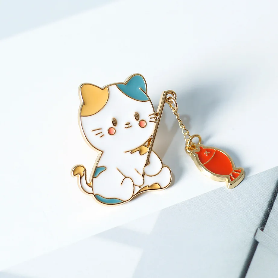 Broche en métal émaillé chat de pêche, design créatif, épingle d\'insigne animal mignon de dessin animé, accessoires de bijoux, cadeau meilleur ami,