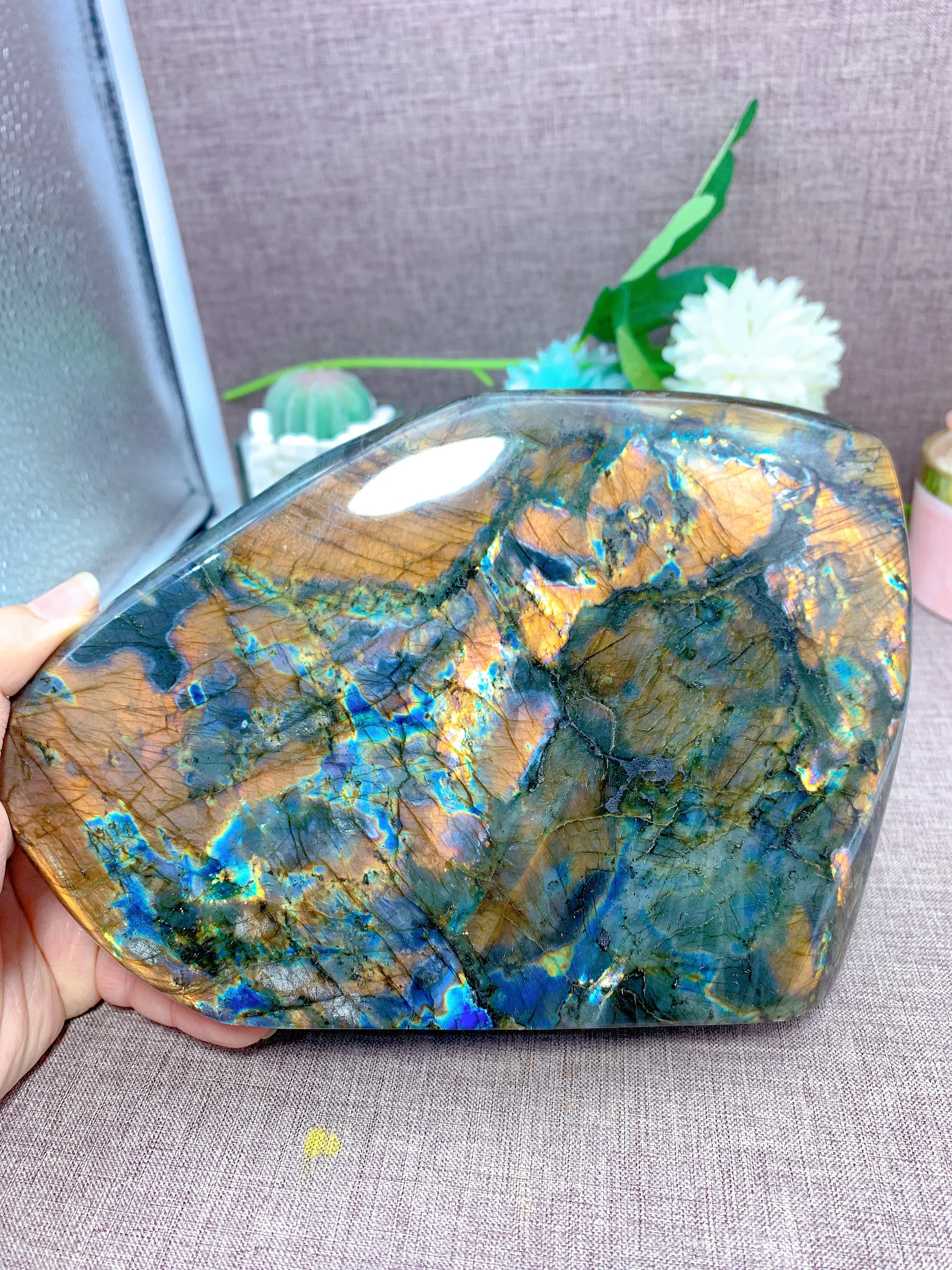 最高品質 5A + ナチュラルブルーカラフルなパープルラブラドライトフリーフォームクリスタルヒーリングストーン家の装飾のための精神的な幸運