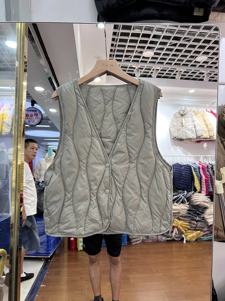 

2025 winter new down vset women's lightweight and short style V-neck slim fit inner lining versatile white duck down vest