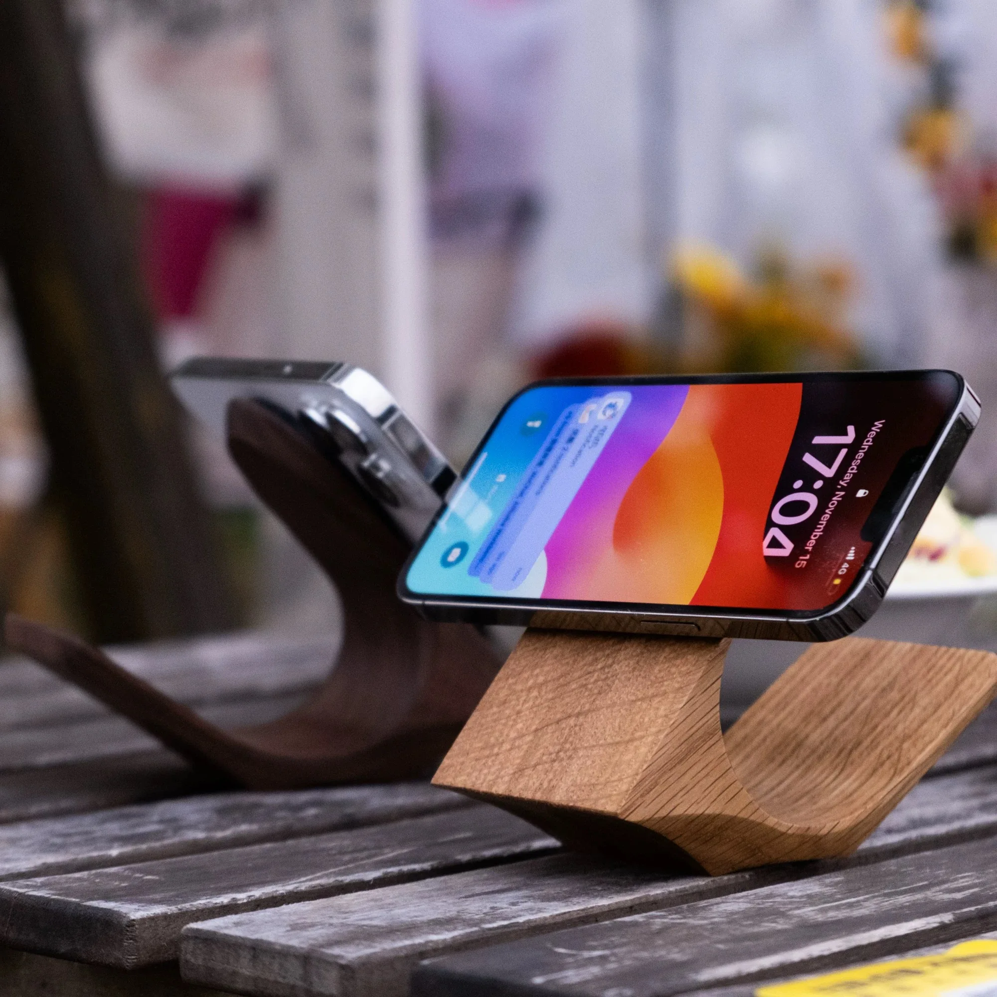 アップルとアンドロイドの携帯電話に適したmagsafe無垢材の携帯電話ホルダー