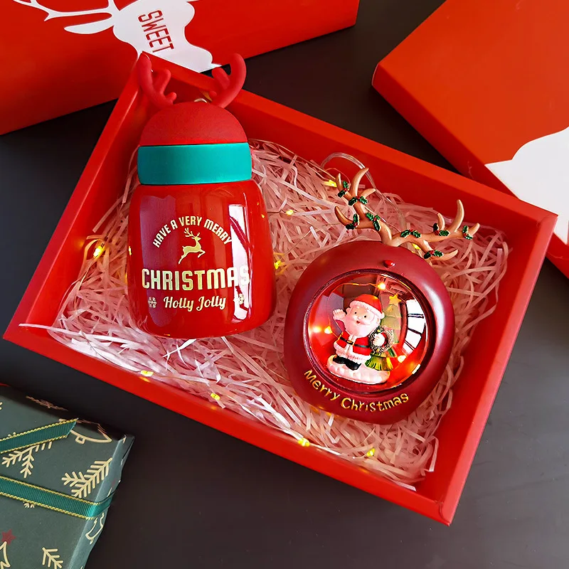 Weihnachtsgeschenke. Praktische Wasserflasche für Kinder, Wasserbecher, Thermosbecher, Geschenkbox mit Elch-Nachtlicht. Handgroß für Kinder