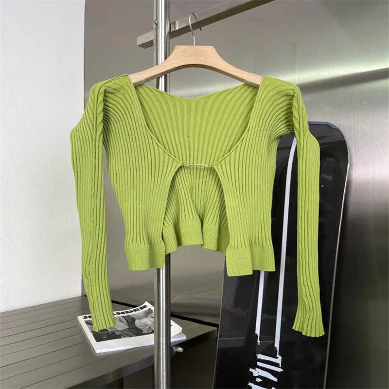 2022 Fashion Women Sweater Black Green Brown Green Slim Striped Women\'s Short Tops Metal Chain Knitting V-Neck T-shirt