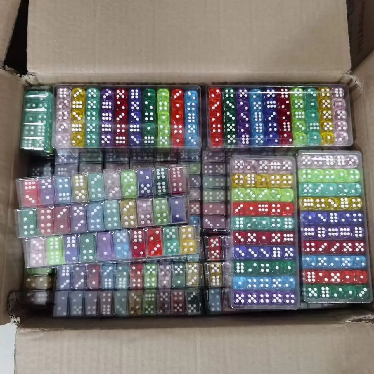 100Pcs 14mm D6 Transparent Acrylic Dice 6‑Sided Rounded Corner Crystal Colorful Game Cubes for Board Game Party Math Teaching