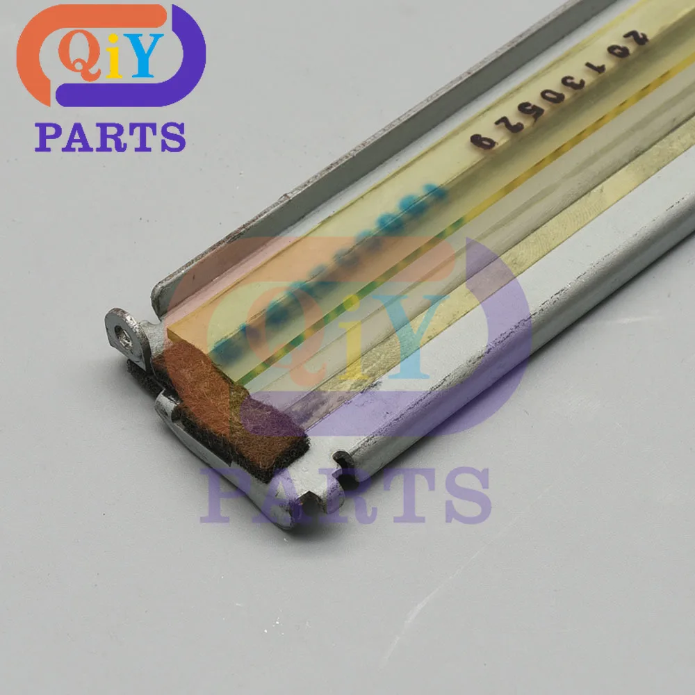 

1PC Transfer Belt Cleaning Blade as used for Samsung CLP-310 CLP-315 CLP-320 CLP-325 CLX-3175 CLX-3170 CLX-3180 3185 CLP 310 315