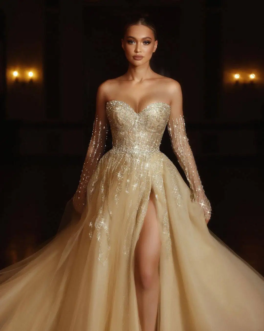 Elegant Wedding Dresses Appliques A-Line Strapless Sleeveless Sweep Train  Princess Bride Wedding Dress Customized