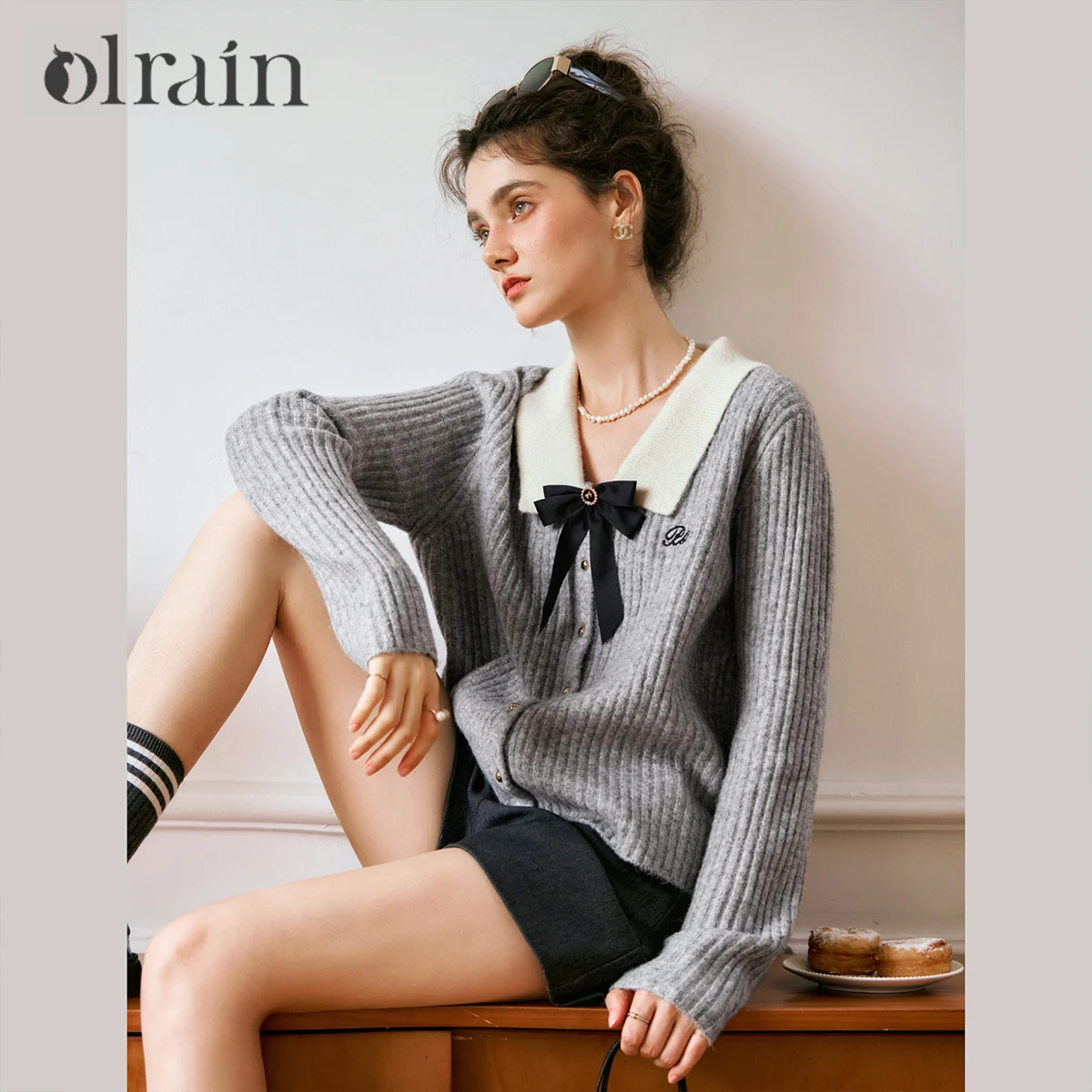 

OLrain Women's French Academy Style Grey Pullover 2025 Autumn Turn-Down Collar Lightweight and Soft Long Sleeve Top N56QM88530