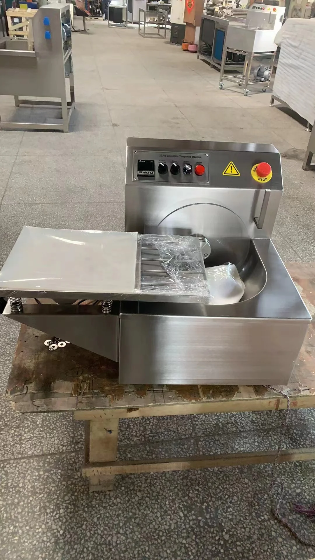 automatic chocolate tempering machine small 8KG 15KG mini chocolate making moulding machine for sale