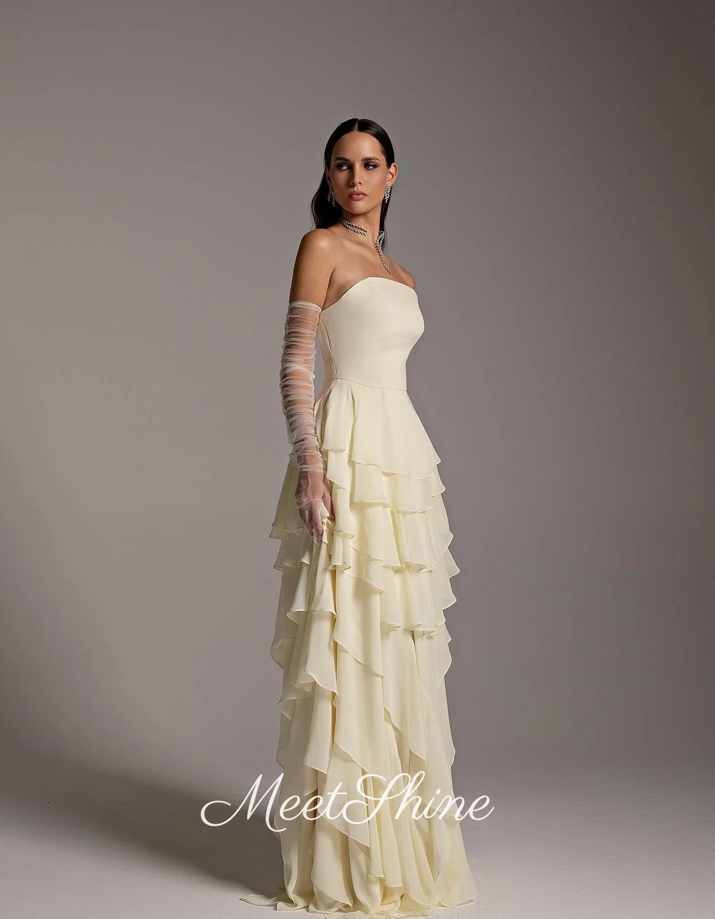 فساتين سهرة أنيقة من الشيفون الأصفر بدون حمالات فساتين سهرة بسيطة متدرجة في المملكة العربية السعودية فساتين زفاف مخصصة