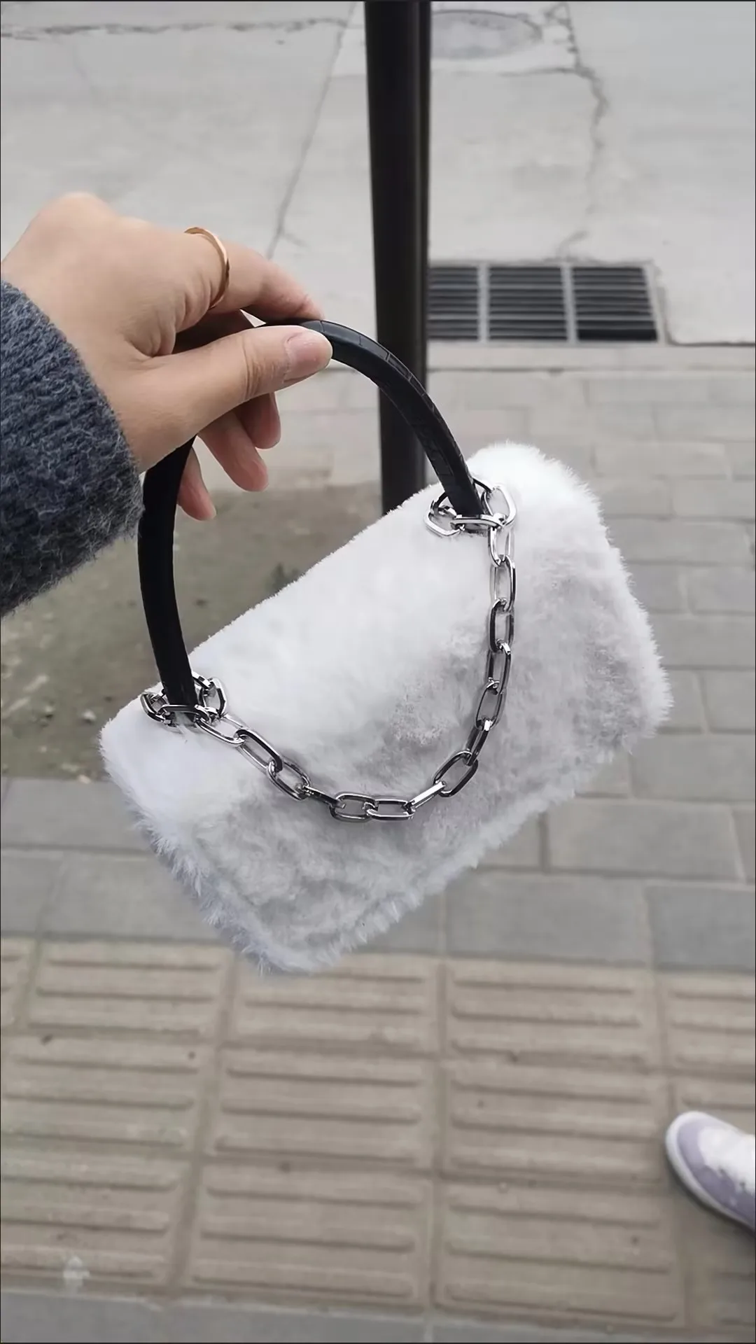 

Y2k Gothic Handbag for Women Soft Plush Cross Applique Chain Shoulder Bag Hot Girls Hip Hop American Style Crossbody Bag