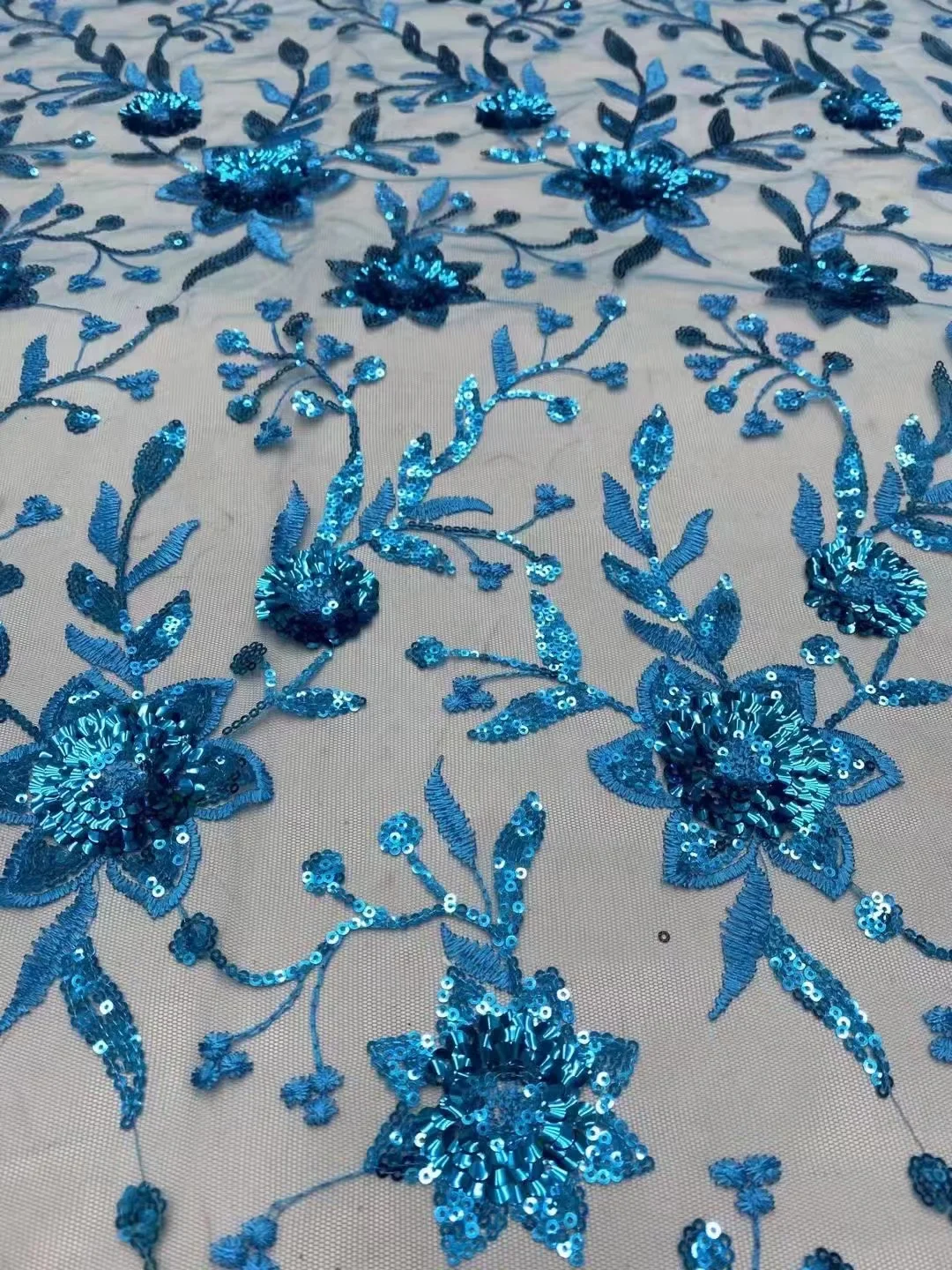 高級ウェディングドレス生地　重刺繍　カラフルなライトブルー　光沢のあるスパンコール　水溶性レース　刺繍ビーズ　刺繍布