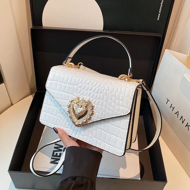 

2025 Women's Stylish Royal Tote - Pearl Chain Crossbody & Top-Handle Bag with Heart Pendant for Work & Daily Fashion