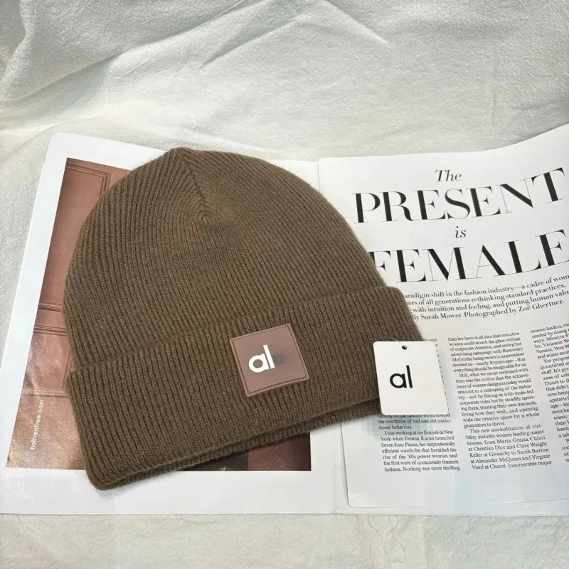 قبعة AL Yoga النسائية الرجالية العصرية المحبوكة قبعة دافئة للركض والرياضة بدون إطار قبعة انفجار الشارع في الهواء الطلق