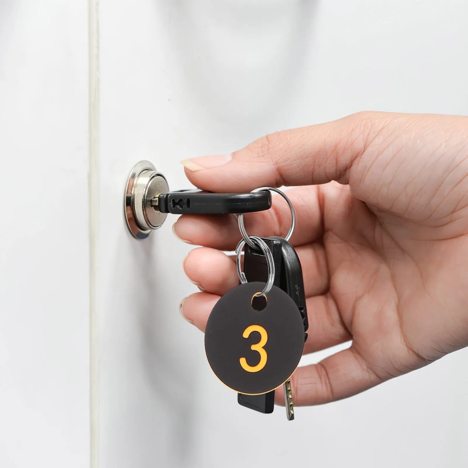 

100pcs Numbered Plastic Key Tags Circular Lightweight Id Labels For Keys Cards Luggage Locker Daily Use Organization