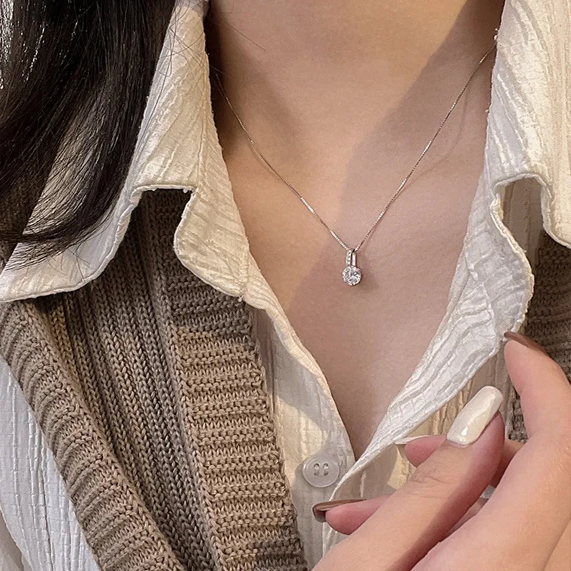 Acryl-Zirkon-Anhänger-Halskette, schlichte silberfarbene Kristall-Halskette für Damen, elegantes Party-Schmuckgeschenk für Frauen – Detail 3