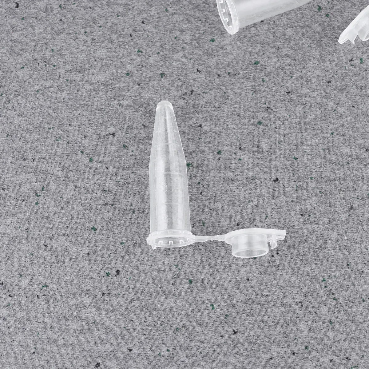 

500Pcs Transparent Centrifuge Tubes 1.5ml Smooth Wall Accurate Scale Tight Seal Ideal for Lab Food Craft Samples