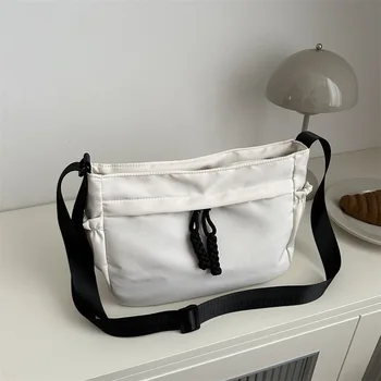 Crossbody Çanta Banliyö kadının Yeni Çanta Sonbahar ve Kış Tek Oda Koltuk Altı Çantası Popüler Düz Renk Tote Çanta