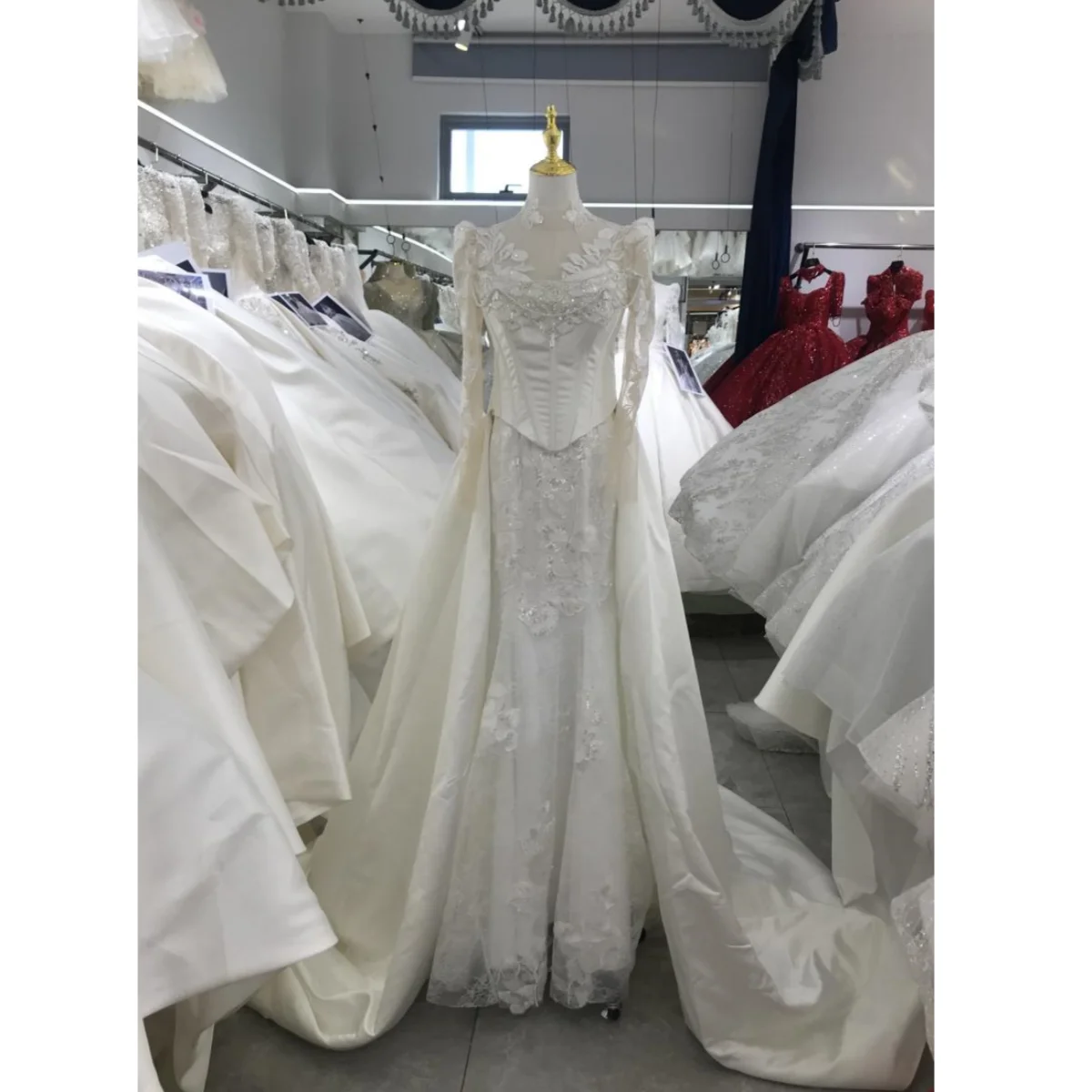 

Kisswhite Love Collection Customized Real Work 2 in 1 Lace Remove Skirt Wedding Dresses Mermaid Styles for Bride