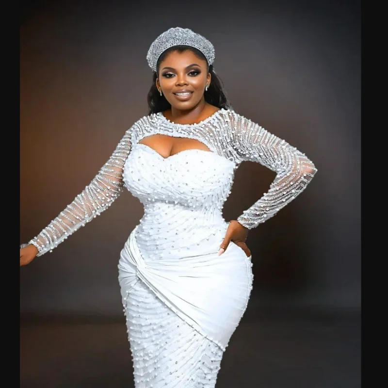 

Изысканное свадебное платье с индивидуальным дизайном, украшенное блестящими бусинами и жемчугом, с шлейфом, длинными рукавами-иллюзией и очаровательным дизайном для невесты