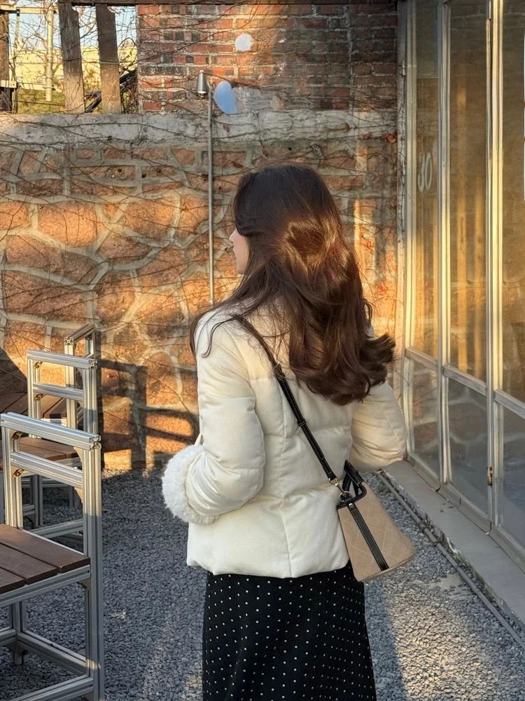 

Теплая зимняя куртка для поездок на работу с воротником из белого пуха и шерстяными вставками, коллекция XiuXiu Island Snow Season