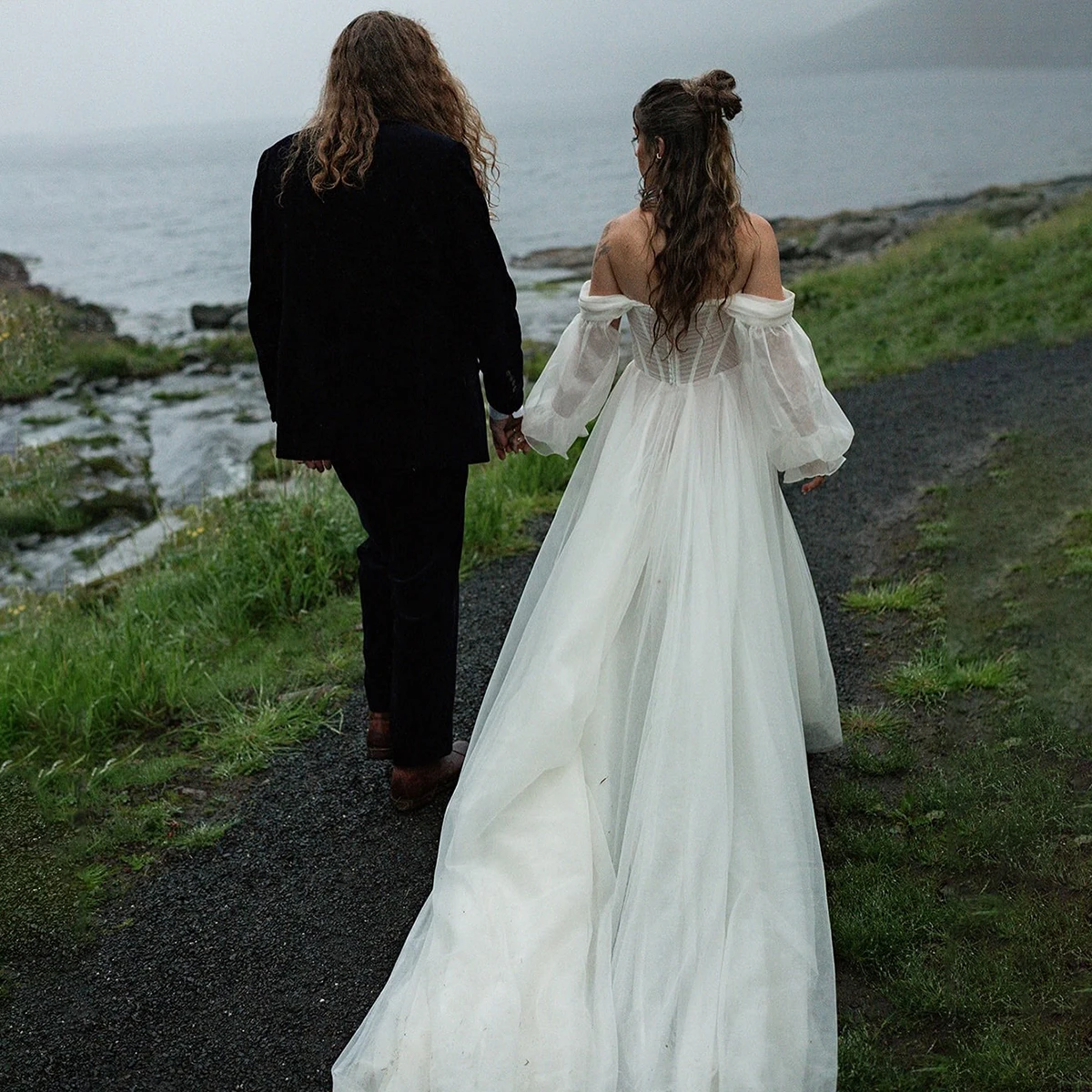 الأكمام الطويلة الأسقف Ruched تول الحبيب فساتين الزفاف قبالة الكتف الأميرة مخصصة بالاضافة الى حجم فستان الزفاف مع وشاح