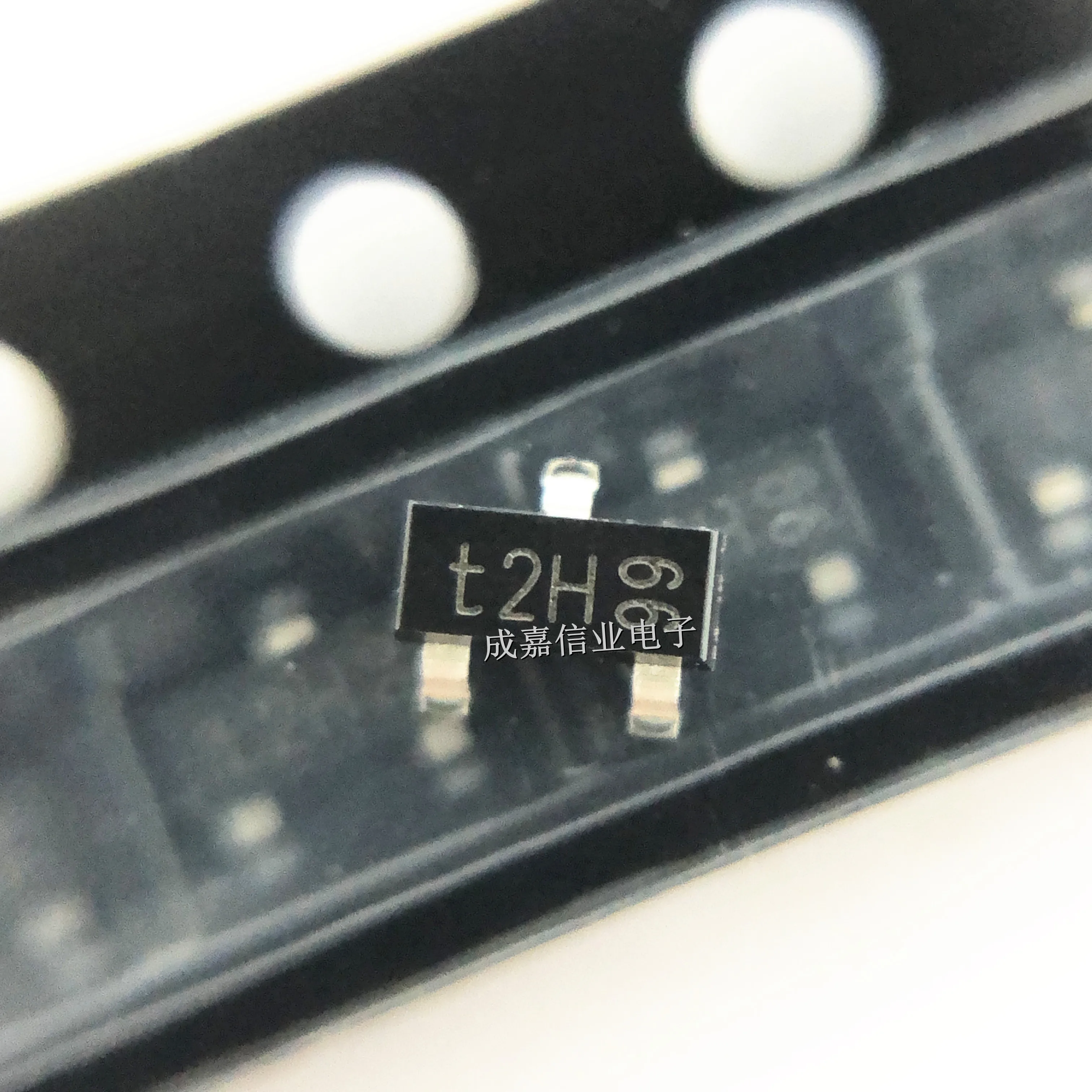 100pcs/Lot PBSS5140T,215 SOT-23-3 MARKING;t2H PNP Bipolar Transistors - BJT 1A 40V Operating Temperature:- 65 C-+150C