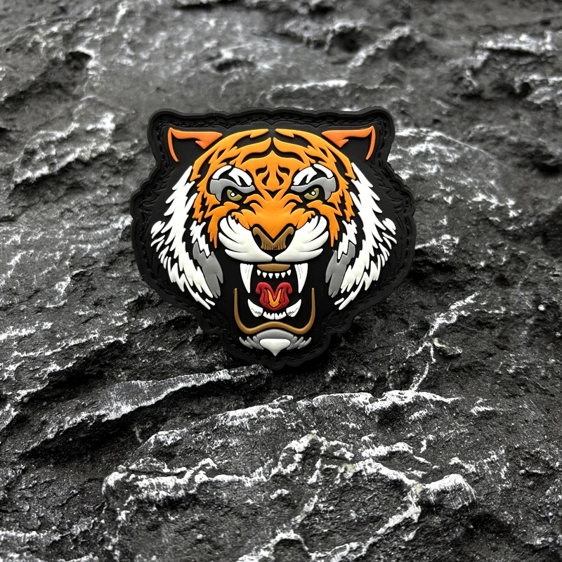 

Значок из ПВХ «Ревущий тигр», с подкладкой на липучке и застежками-крючками, подходит для украшения сумок, рюкзаков, жилетов и одежды