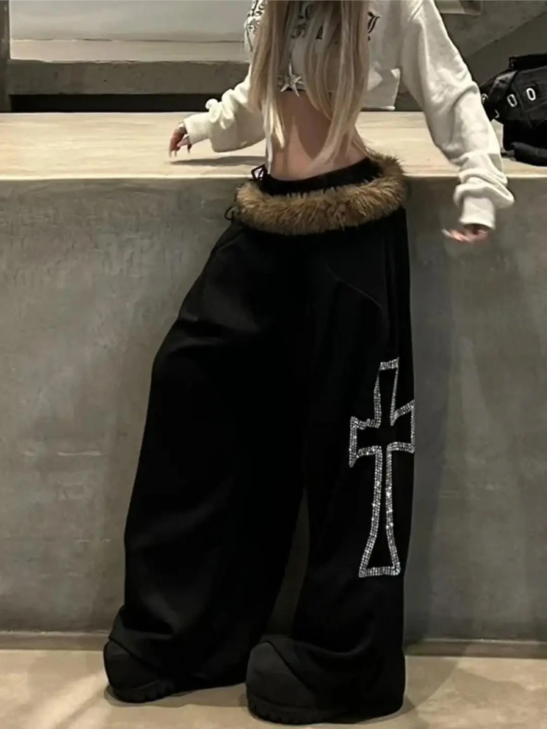 

Removable Fur Collar Cross Stitched Diamond Wide Leg Sport Pants Men's Women's American High End Deconstructed Drape Casual T...