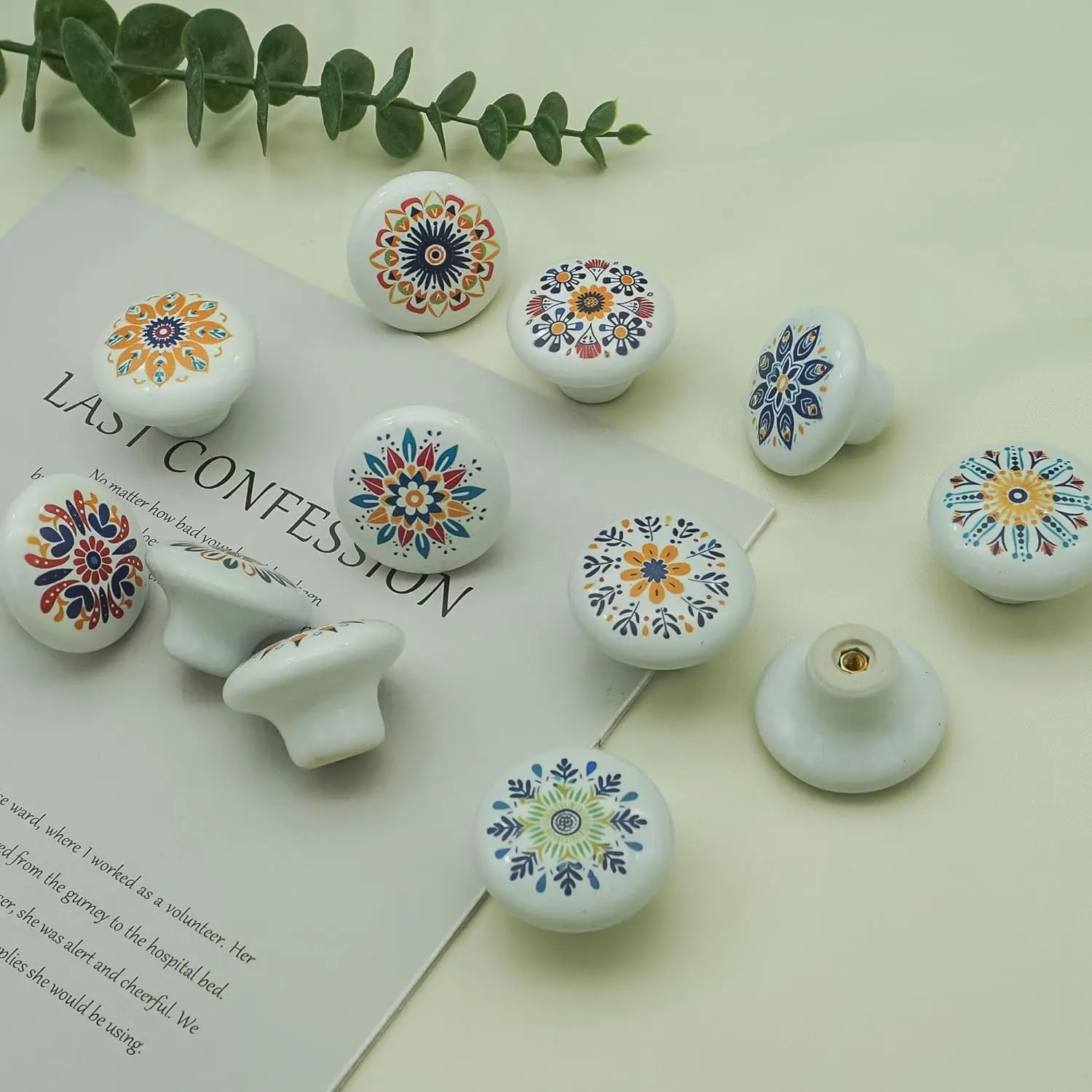 White Ceramic Round knobs for Cabinets and Drawers Creative Single Hole Cupboard Door Pulls Modern Simple Furniture Hardware