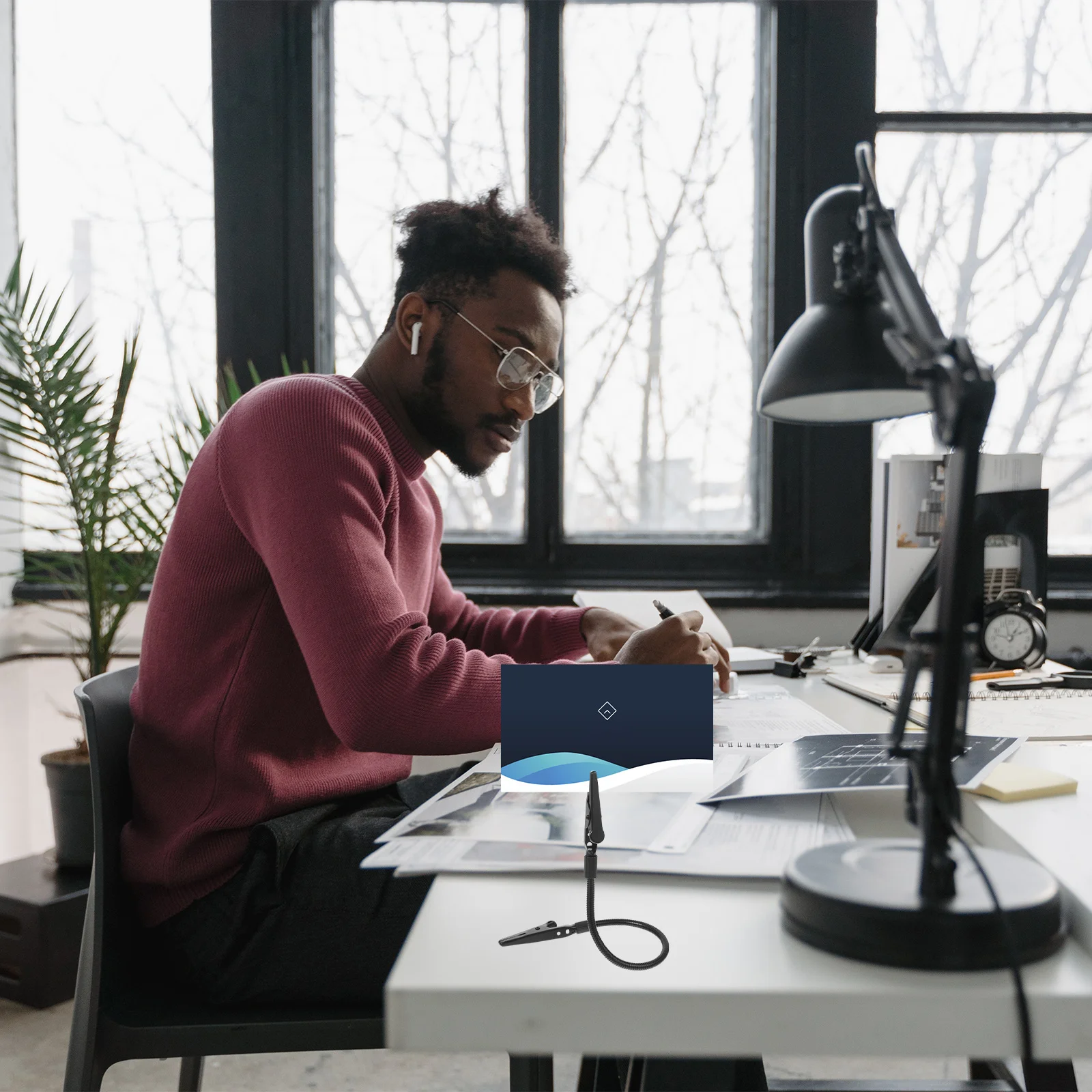 

4Pcs Metal Soldering Wire Clip Holder Dual Head Gooseneck Clamp for Fixing Wires Price Tags Photos Notes in DIY Repair Projects