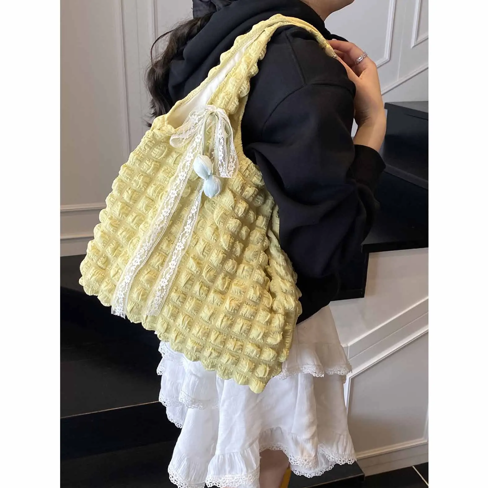 

Niche design lazy style commuter bag 2025 new summer leisure Korean style large capacity holiday shoulder tote bag