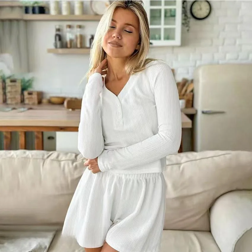 

Модный комплект из худи с длинным рукавом и шорт для дома, двухсоставный комплект для молодежи, осенний сезон, V-образный вырез, прямой крой.