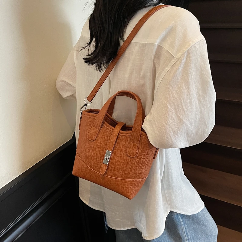 

Elegant Women's Fashion Leather Shoulder Bag Luxury Crossbody Tote Classic Designer Handbag For Daily Style