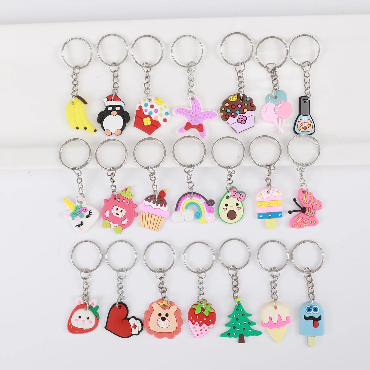 30pcs Random style Keychain， PVC Animal Fruit Plant Key Ring Luggage Purse Bag Backpack Car Charm Festival Birthday Party Favors