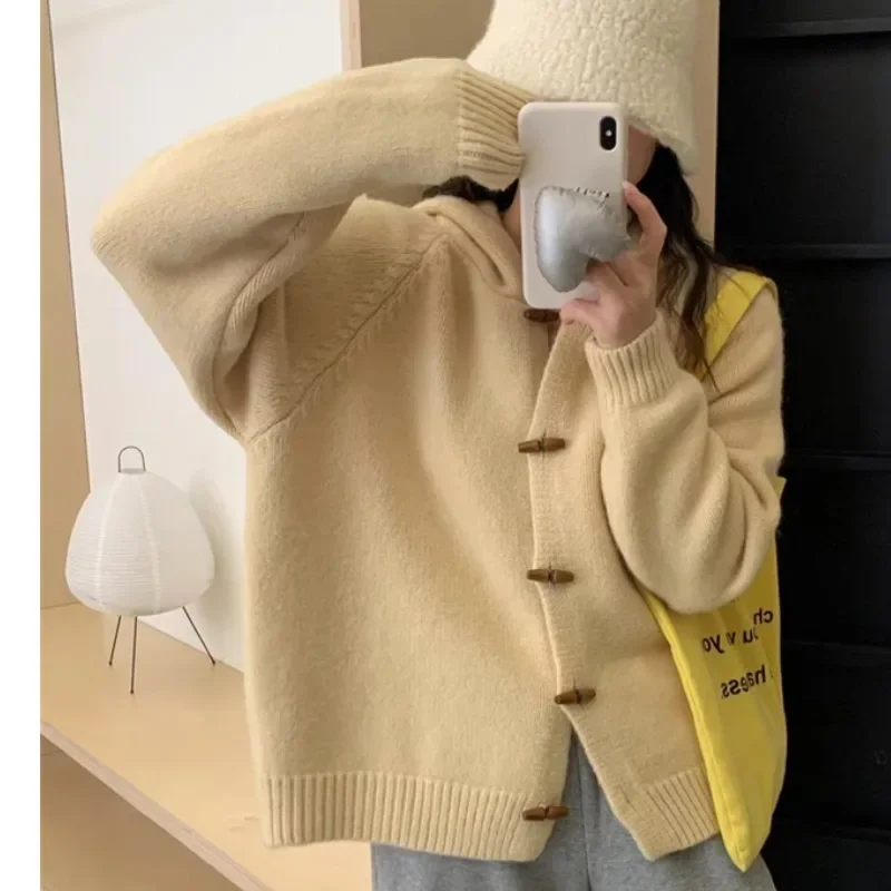 Moda coreana Otoño Invierno Top suelto corto suéter de punto abrigo para mujer con botones de cuerno Color puro estilo perezoso