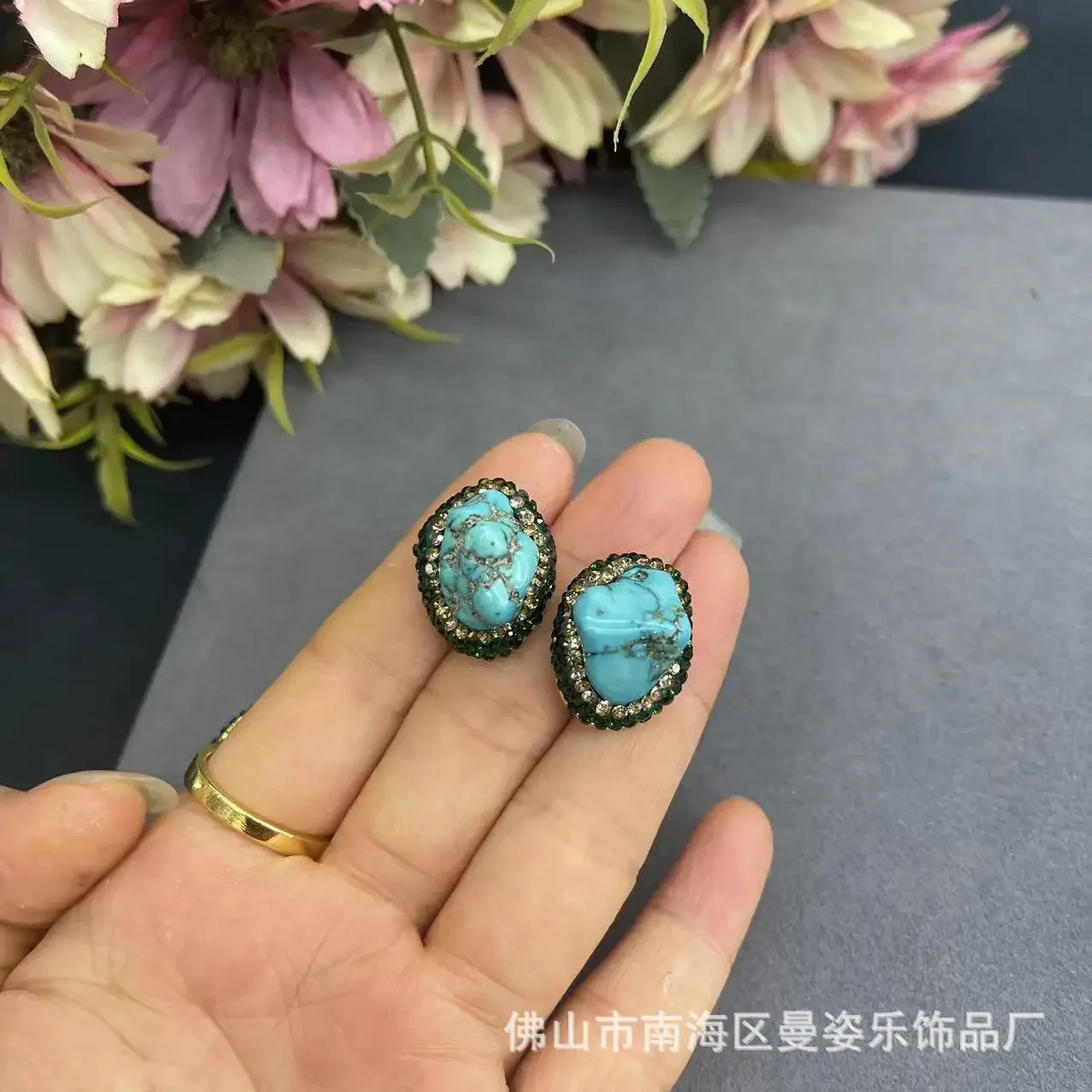 Unshaped turquoise green clay inlaid exquisite three-piece set French vantage personalized popular jewelry