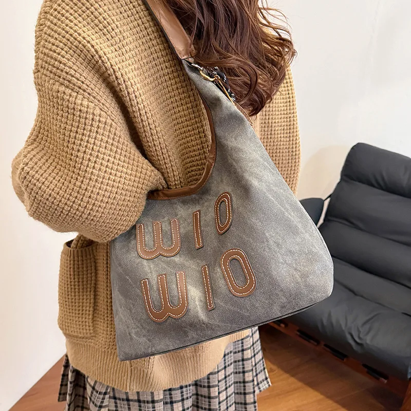 

Korean Retro Large Capacity Shoulder Bag for Women Simple Fashion Hand Carry Armpit Bag New Style